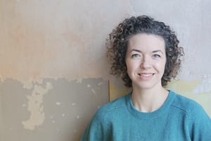 Magdalena Sporkmann mit ihrem Buch Miss Money – Finanzbildung für Mädchen verständlich erklärt